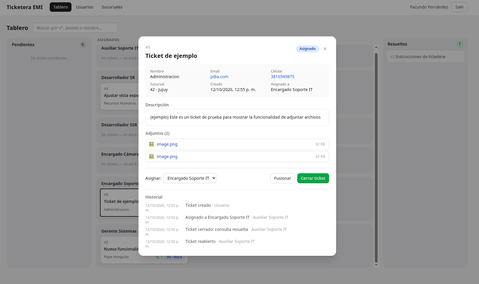 Ticket abierto con datos del solicitante, adjuntos e historial de eventos